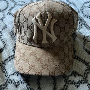 Non authentic Gucci hat